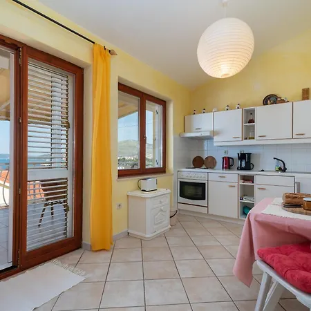 Apartament Anja With Garden, Balcony And Sea View, 3 Min Walk To The *