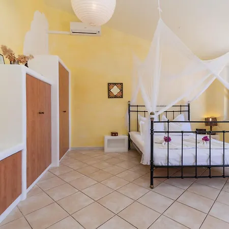 Anja With Garden, Balcony And Sea View, 3 Min Walk To The شقة