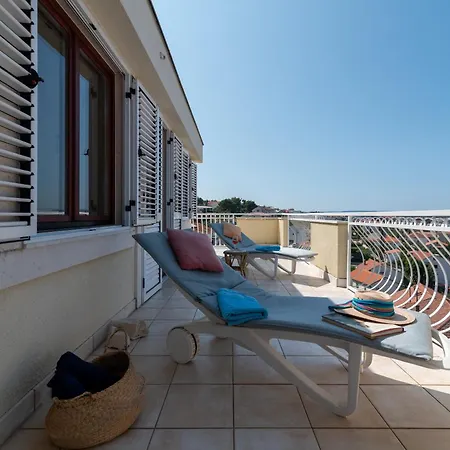شقة Anja With Garden, Balcony And Sea View, 3 Min Walk To The