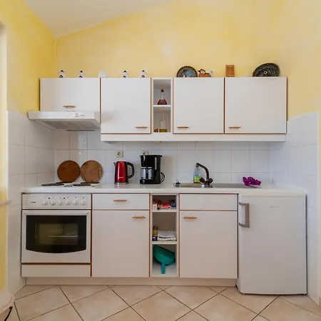 Anja With Garden, Balcony And Sea View, 3 Min Walk To The تروغير
