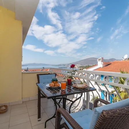 Anja With Garden, Balcony And Sea View, 3 Min Walk To The شقة