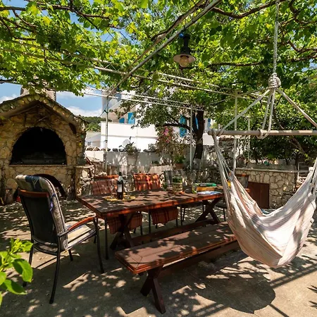 Anja With Garden, Balcony And Sea View, 3 Min Walk To The تروغير