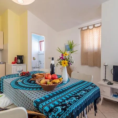 شقة Anja With Garden, Balcony And Sea View, 3 Min Walk To The *