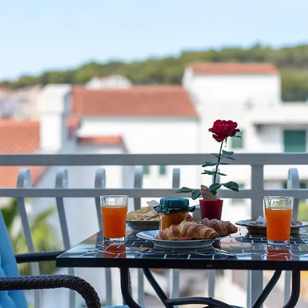 Anja With Garden, Balcony And Sea View, 3 Min Walk To The * تروغير