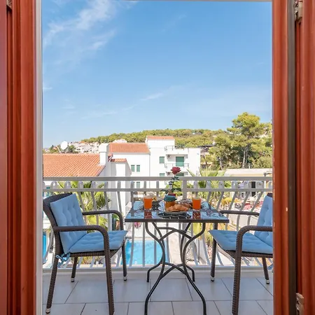 شقة Anja With Garden, Balcony And Sea View, 3 Min Walk To The تروغير
