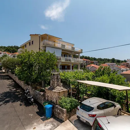 Anja With Garden, Balcony And Sea View, 3 Min Walk To The تروغير