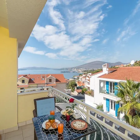 Anja With Garden, Balcony And Sea View, 3 Min Walk To The * تروغير