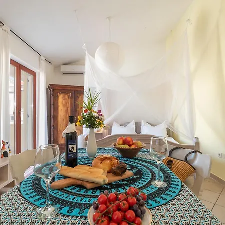 Anja With Garden, Balcony And Sea View, 3 Min Walk To The تروغير